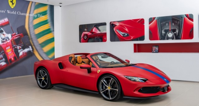 Cận cảnh siêu xe Ferrari 296 GTS vừa về Việt Nam: Màu sơn độc bản, tăng tốc 0-100 km/h trong chưa đầy 3 giây